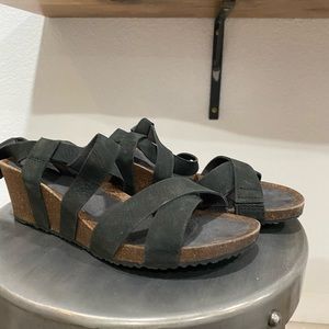 Teva Women’s Mahonia Wedge Cross Strap Sandal